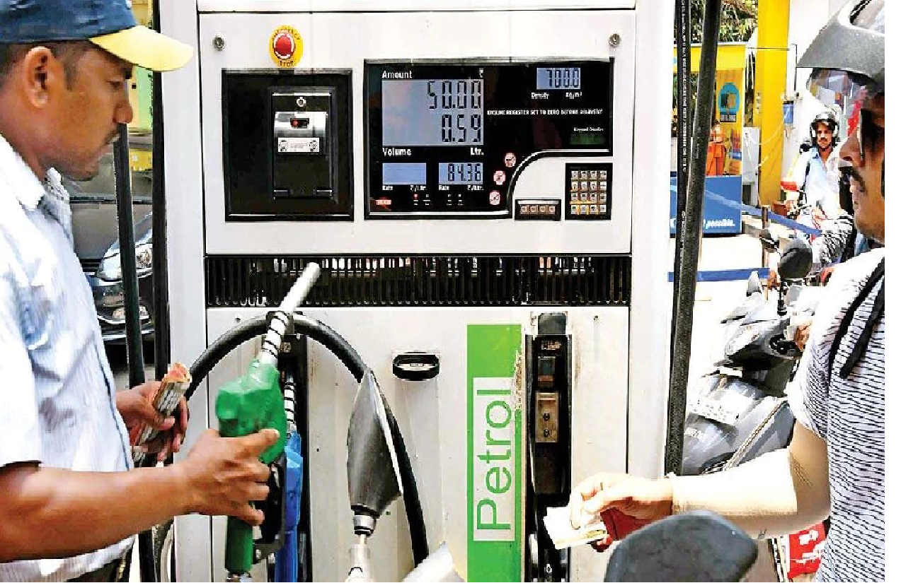 पेट्रोल की कीमत आज 26 मार्च 2021 अपडेट: आज नहीं बदले पेट्रोल-डीजल के दाम, 91 रुपये के नीचे आया पेट्रोल