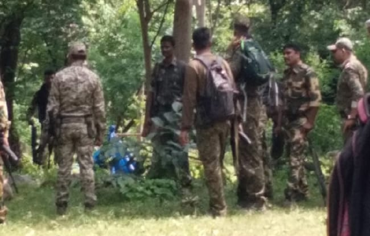 छत्तीसगढ़ नक्सली हमला : 400 नक्सलियों ने 3 तरफ से CRPF जवानों को घेर कर बनाया था टारगेट
