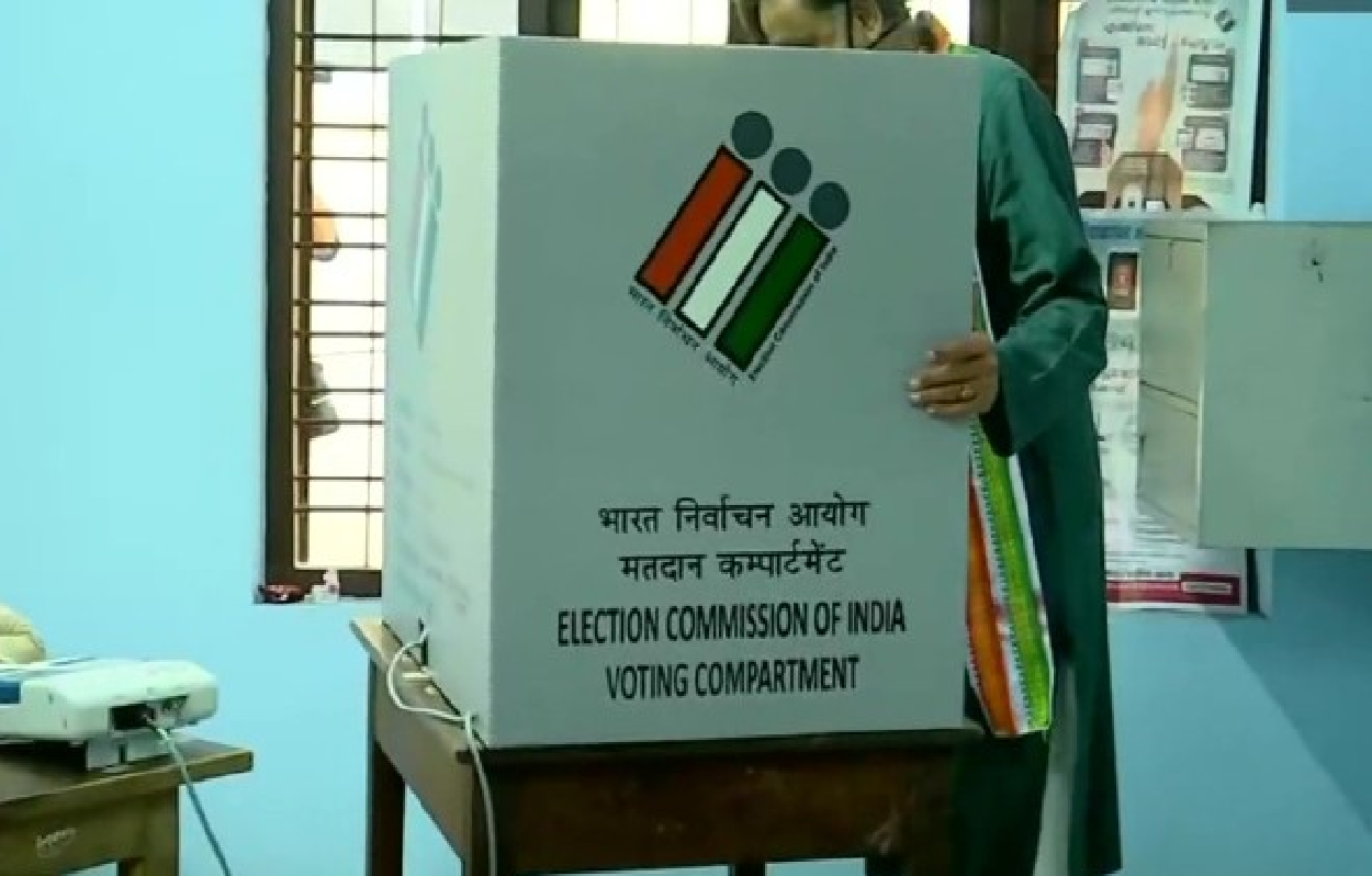 तमिलनाडु में 11 बजे तक 26 प्रतिशत लोगों ने मताधिकार का किया इस्तेमाल