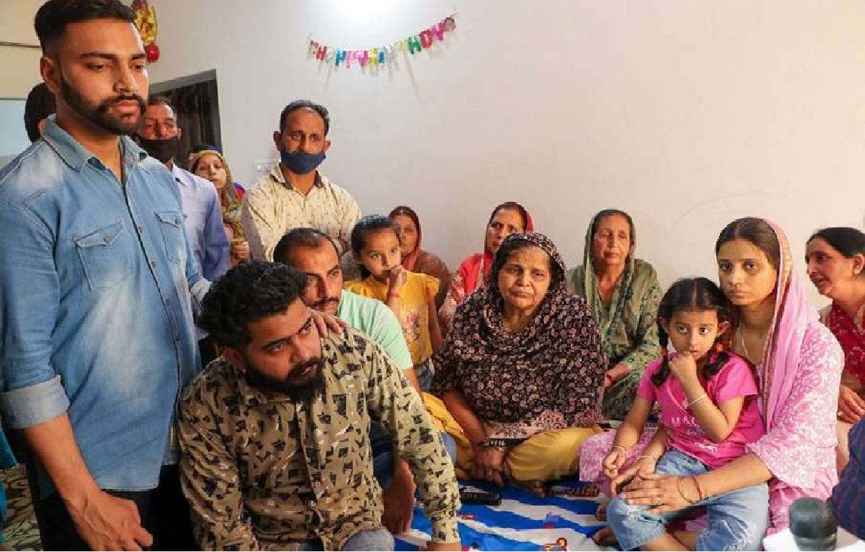मुठभेड़ के बाद से लापता जवान की तलाश जारी