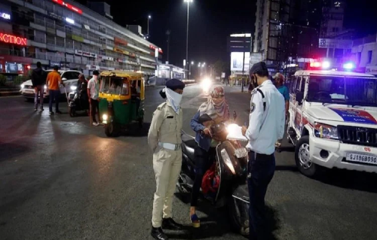 कोरोना के तेजी से बढ़ने के कारण गुजरात के 20 शहरों में रात्रिकालीन कर्फ्यू