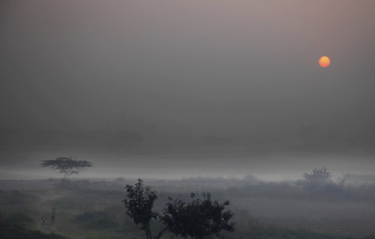 दिल्ली में शुक्रवार की सुबह आसमान रहा साफ