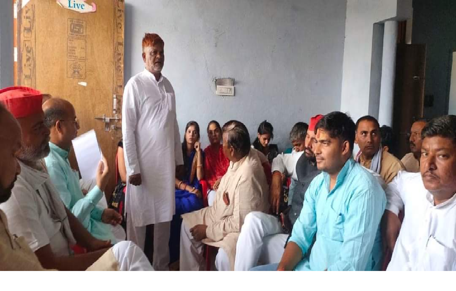 सपा जिलाध्यक्ष लोकमणिकांत जादौन की अध्यक्षता में हुई सपा कार्यकर्ताओं की मासिक बैठक