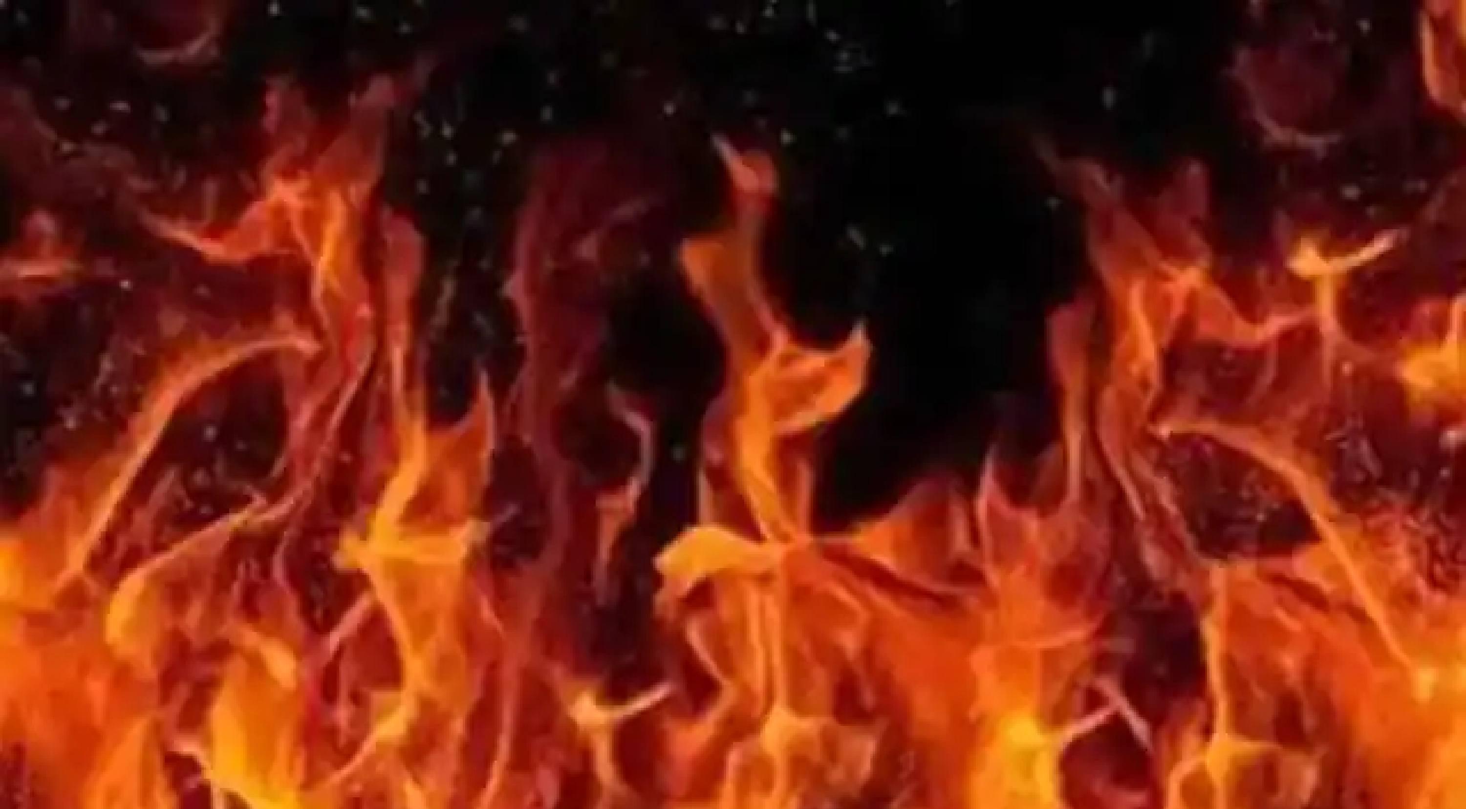 मालवाहक जहाज में आग लगने के बाद श्रीलंकाई नौसेना ने चालक दल के 25 सदस्यों को बचाया