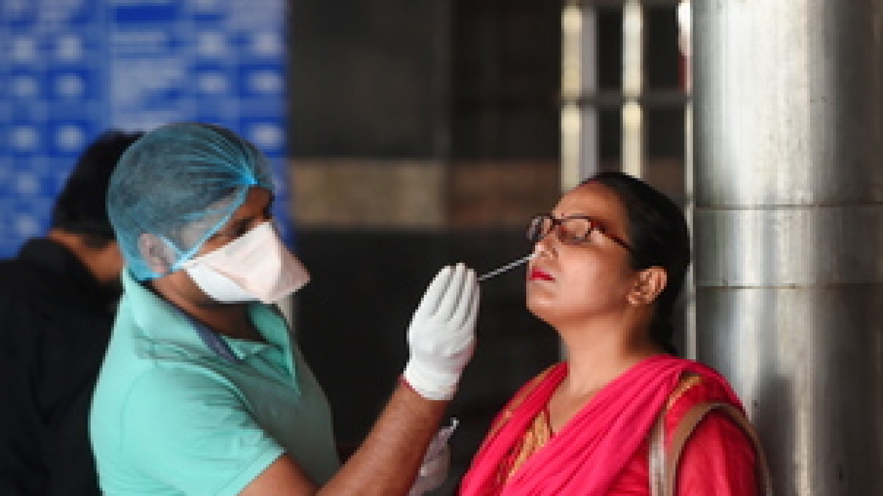 भारत में कोरोना वायरस संक्रमण के 2,11,298 नए मामले, 3,847 और लोगों की मौत