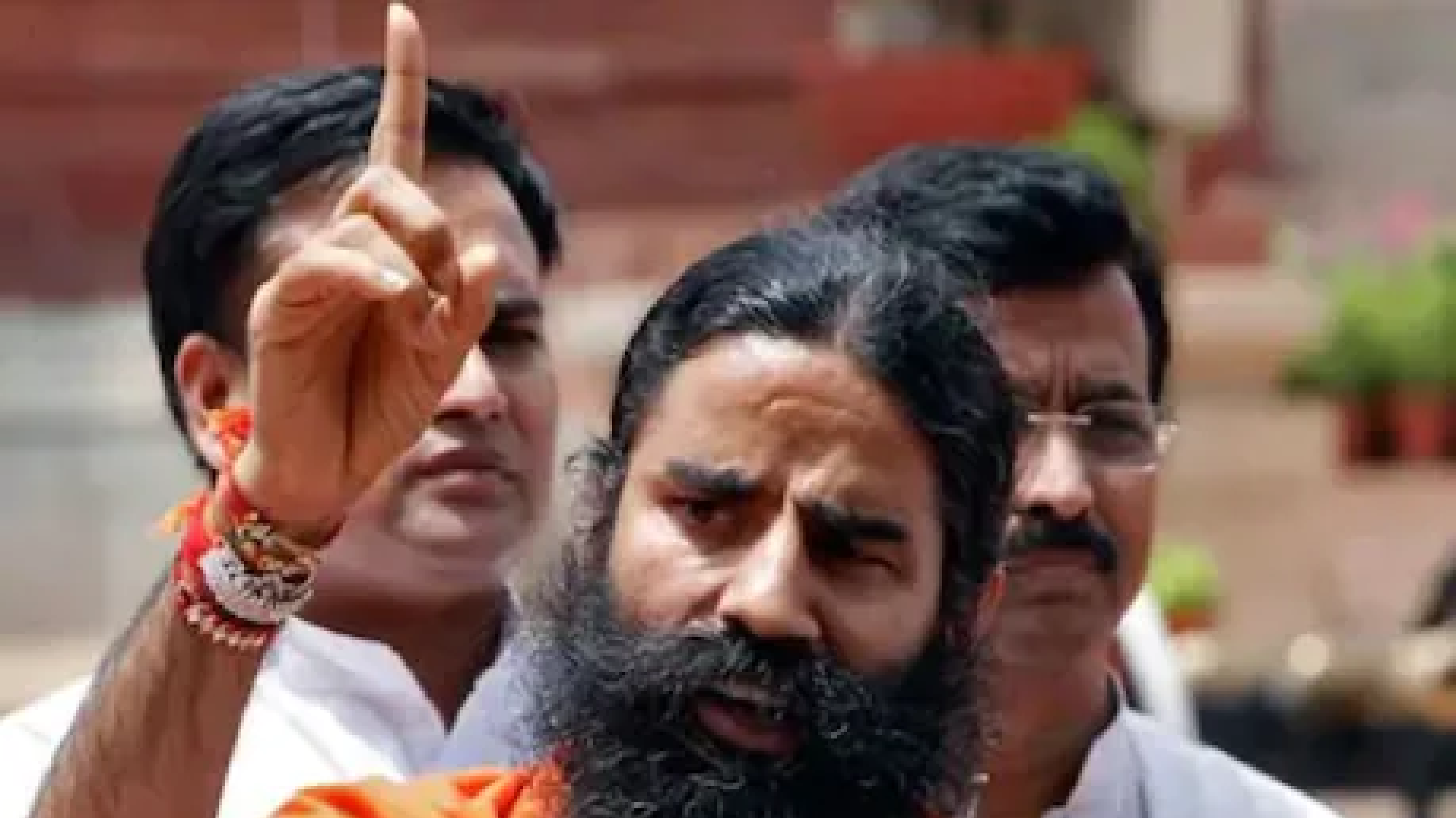 अब मिली-जुली पैथी के पक्ष में आए रामदेव, कहा - 'विवाद खत्म करना चाहते हैं'