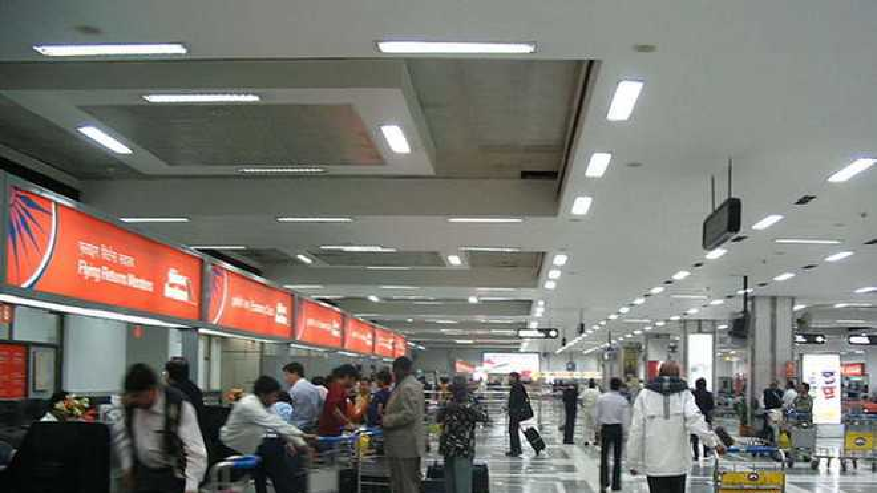 ब्रिटेन ने हीथ्रो हवाईअड्डे पर ‘रेड लिस्ट’ वाले देशों के यात्रियों के लिए नया टर्मिनल खोला