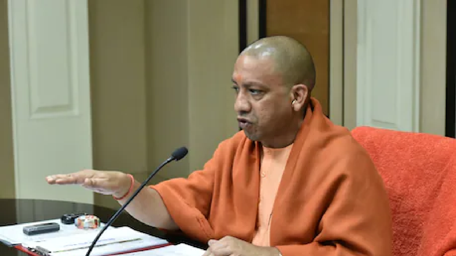 UP: आंगनबाड़ी कार्यकत्रियों को स्‍मार्टफोन से लैस करेगी योगी सरकार