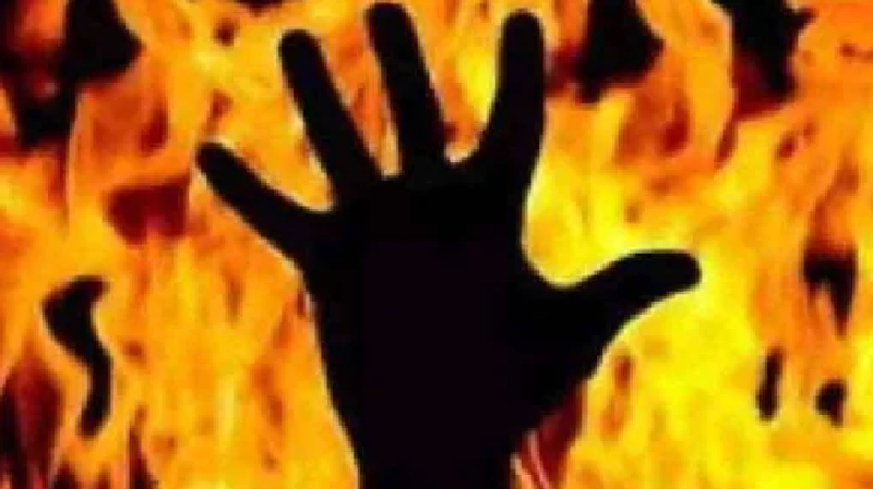 यूपी के युवक को सीवान में जिंदा जलाकर मारने की कोशिश, जेब में मिला पत्रकार का परिचय पत्र