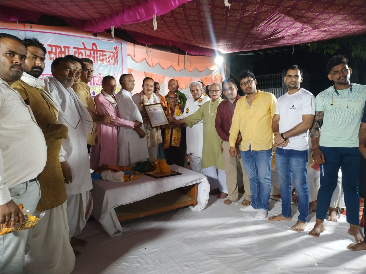 नवनिर्वाचित ब्लाक प्रमुख प्रतिनिधि का कोसीकला ब्राह्मण समाज के द्वारा किया गया अभिनंदन समारोह।